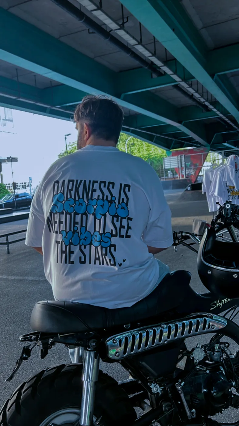 Tee-shirt blanc Scorpion « Darkness is needed to see the stars », collection Vibes